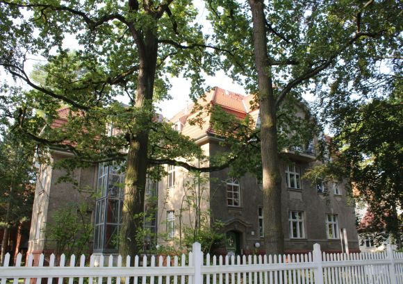 Unser Haus in der Königin Luise Str. 90